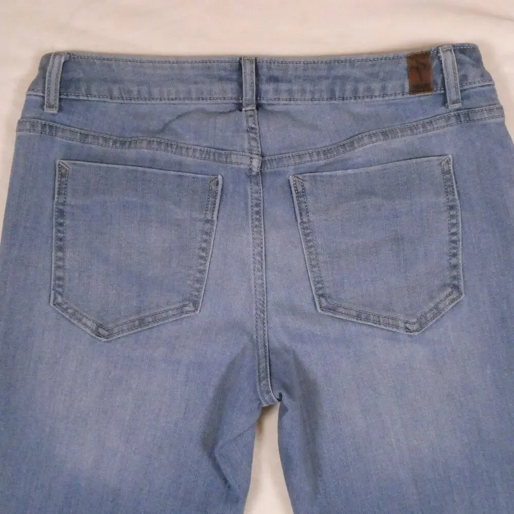 Simply Vera Wang Embroidered Jeans Light Wash Cropped Pants - Picture 4 of 10